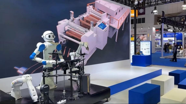 工业巨头深圳大秀实力！机器人乐队燃爆现场，1吨重载SCARA重磅亮相(图1)